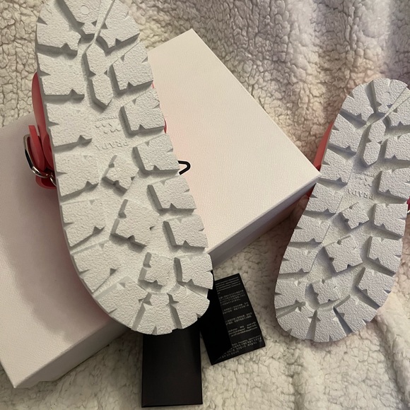 Prada Fussbet Buckle Thong - Picture 2 of 4